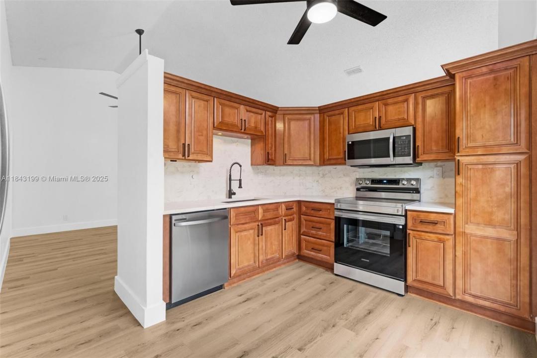 605 Laurel Way, North Lauderdale, フロリダ 33068, アメリカ合衆国