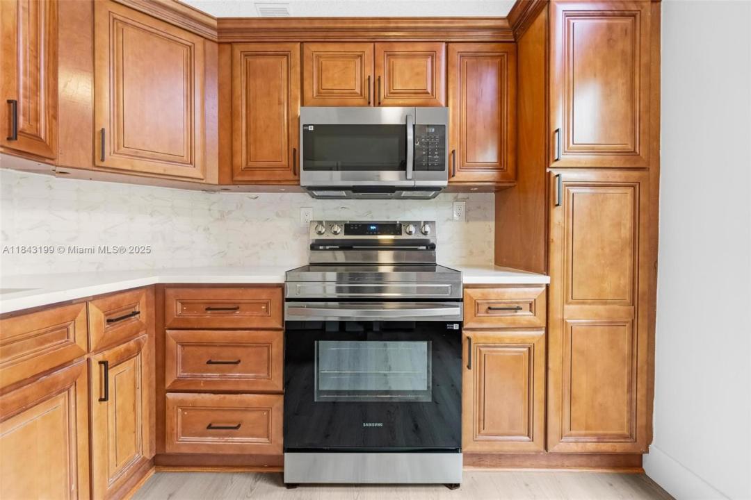 605 Laurel Way, North Lauderdale, フロリダ 33068, アメリカ合衆国