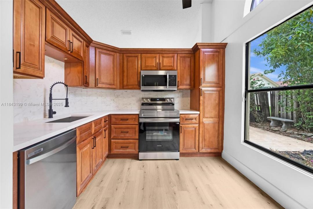 605 Laurel Way, North Lauderdale, フロリダ 33068, アメリカ合衆国