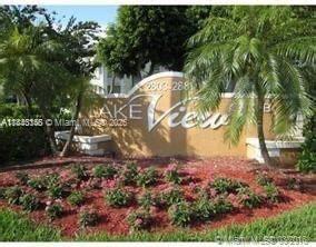 2881 N Oakland Forest Dr 103, Oakland Park, Florida 33309, USA
