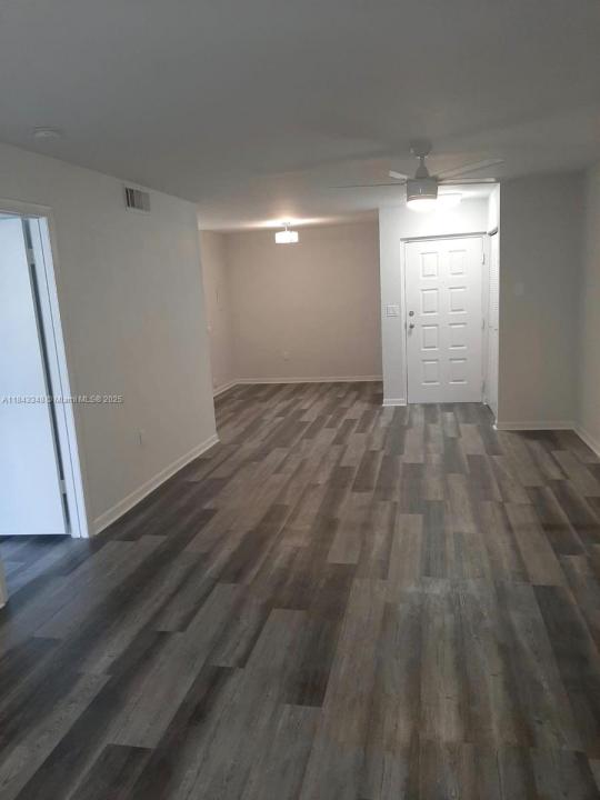 2881 N Oakland Forest Dr 103, Oakland Park, Florida 33309, Stati Uniti