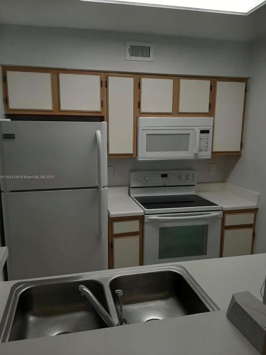 2881 N Oakland Forest Dr 103, Oakland Park, Florida 33309, Stati Uniti