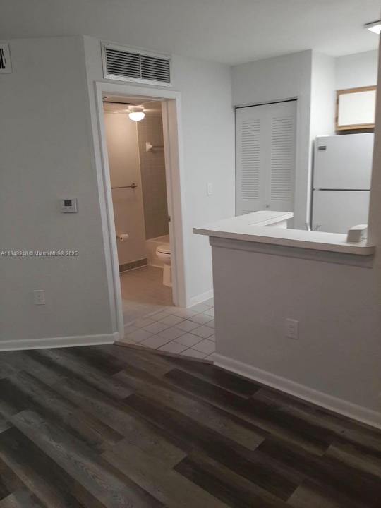 2881 N Oakland Forest Dr 103, Oakland Park, Florida 33309, Stati Uniti