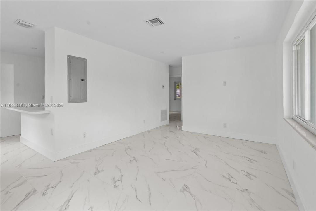 2103 NW 63rd St, Miami, Florida 33147, Amerika Birleşik Devletleri