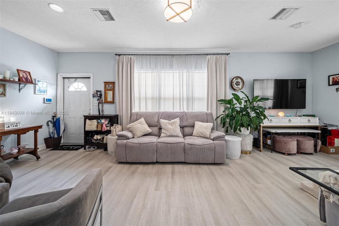 23 Allen Rd, West Park, Florida 33023, Estados Unidos
