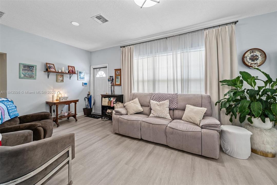 23 Allen Rd, West Park, Florida 33023, Estados Unidos