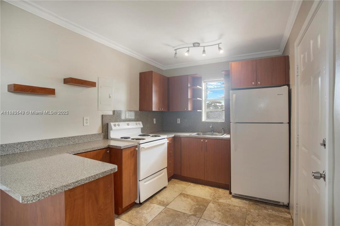 1020 SW 7th St 9, Miami, פלורידה 33130, ארצות הברית של אמריקה 