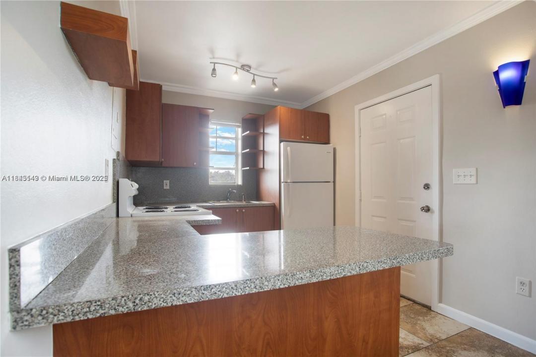 1020 SW 7th St 9, Miami, פלורידה 33130, ארצות הברית של אמריקה 