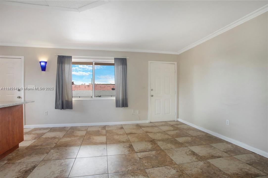 1020 SW 7th St 9, Miami, פלורידה 33130, ארצות הברית של אמריקה 