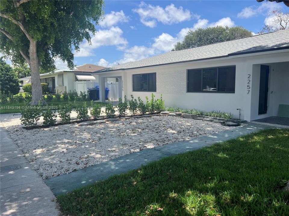 2257 NE 173 Street, North Miami Beach, Florida 33160, HOA KỲ