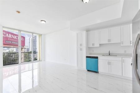 1350 NW 8th Ct B-5, Miami, Florida 33136, USA