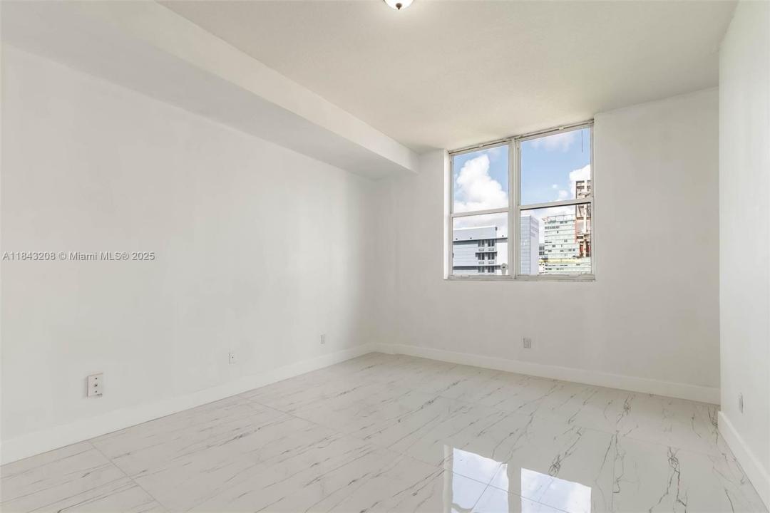 1350 NW 8th Ct B-5, Miami, Floride 33136, États-Unis