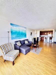 Hollywood, Florida 33019, USA