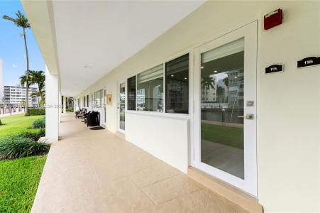 2881 NE 32nd St 115, Fort Lauderdale, Florida 33306, USA