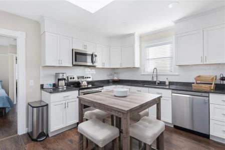 845 Main Street, East Greenwich, Rhode Island 02818