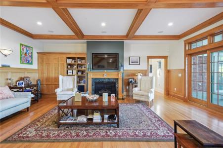 127 Cliff Drive, Narragansett, Rhode Island 02882