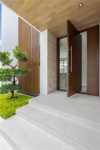 285 Woodcrest Rd, Key Biscayne, Florida 33149, USA