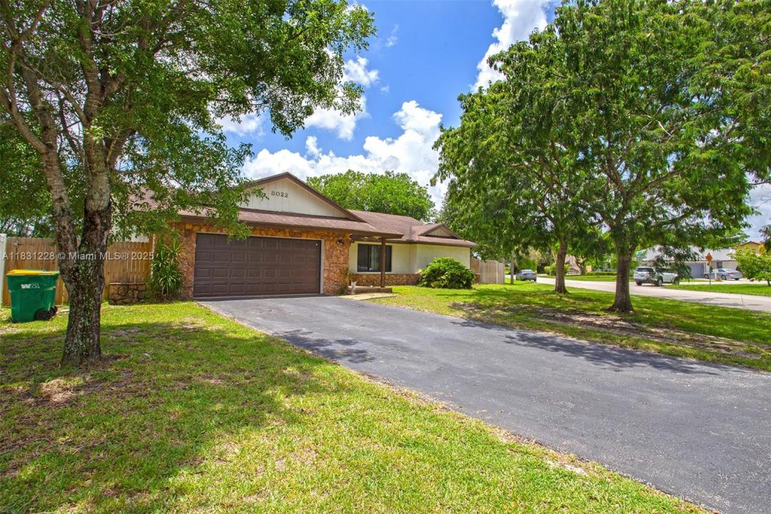 8022 NW 84th Ter, Tamarac, Florida 33321