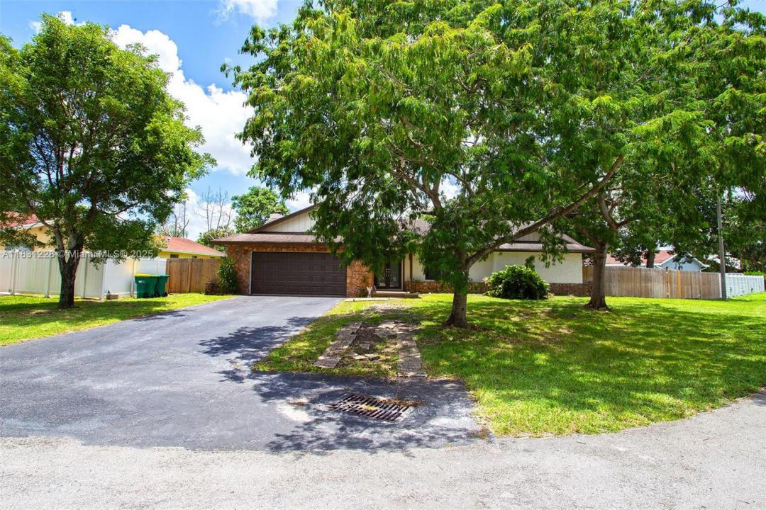8022 NW 84th Ter, Tamarac, Florida 33321