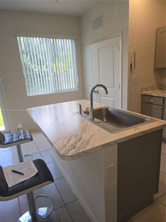 1141 NW 208th Ter, Miami Gardens, Floride 33169, États-Unis