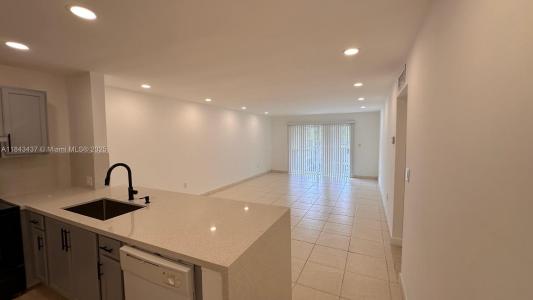 11925 NE 2nd Ave B414, North Miami, Florida 33161, USA