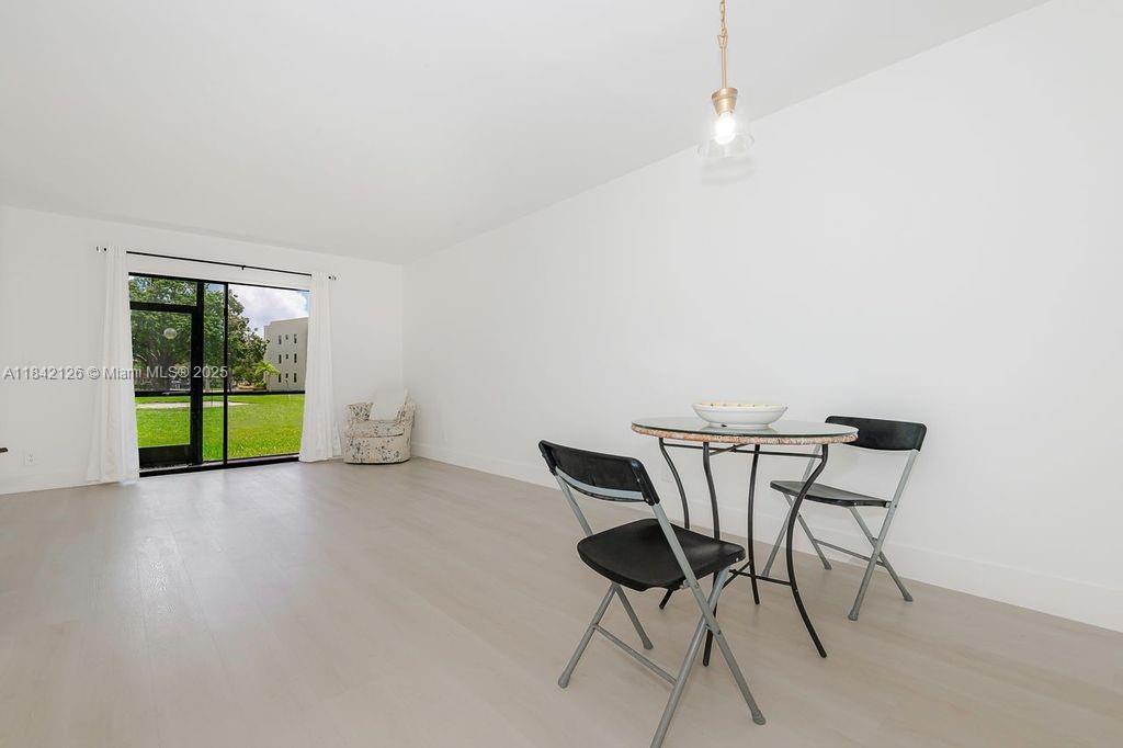 10434 Sunrise Lakes Blvd 109, Sunrise, Florida 33322, HOA KỲ