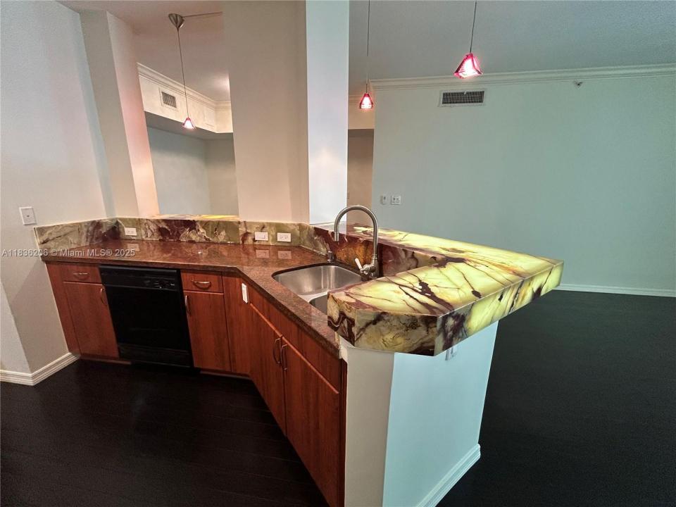 9172 Collins Ave 316, Surfside, Florida 33154, Amerika Birleşik Devletleri