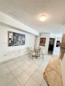 905 Brickell Bay Dr 1824, Miami, Florida 33131, USA