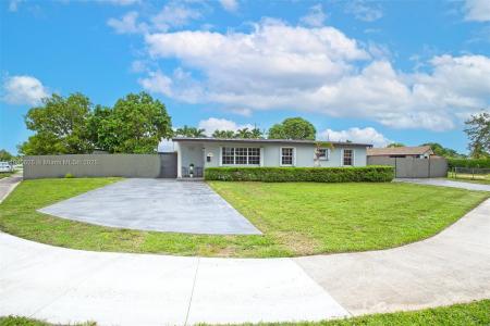 5001 SW 113th Ct, Miami, Florida 33165, USA