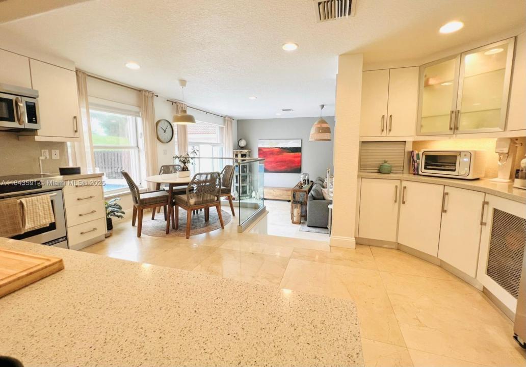 5900 NW 111th Ave, Doral, Flórida 33178, Estados Unidos