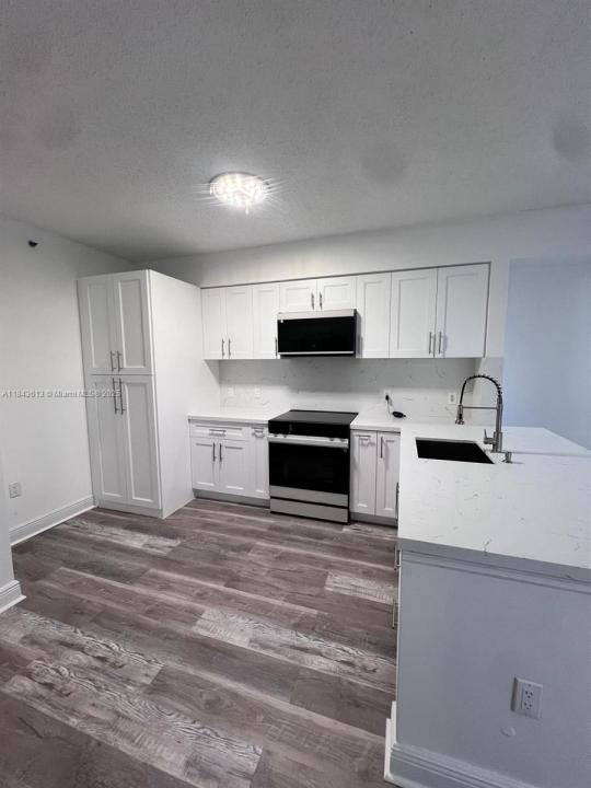 5091 NW 7th St 109, Miami, Florida 33126