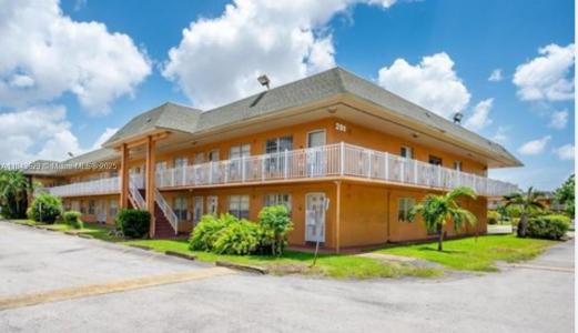 271 NW 177th St B-205, Miami Gardens, Florida 33169, USA
