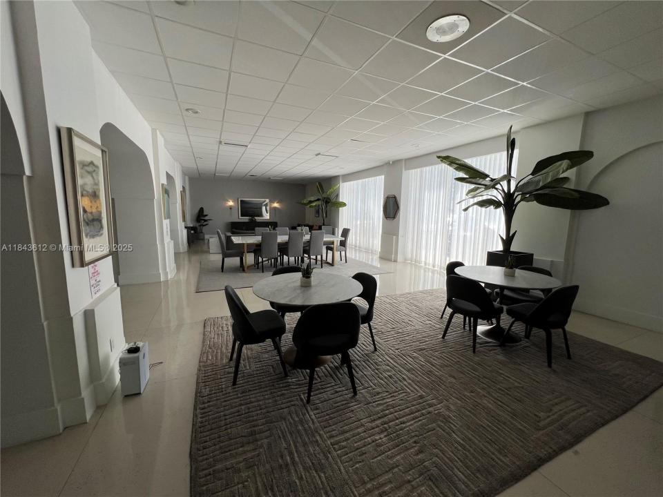 3140 S Ocean Dr 303, Hallandale Beach, פלורידה 33009, ארצות הברית של אמריקה 