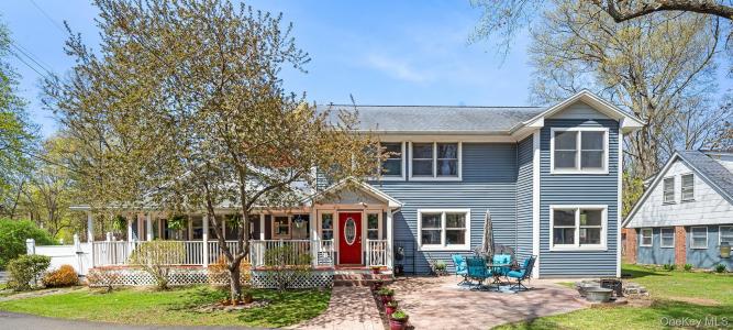 8 Oak Drive, New Windsor, New York 12553