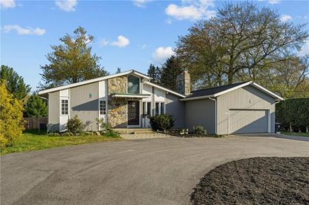 37 Pinewood Drive, North Providence, RI 02904, USA
