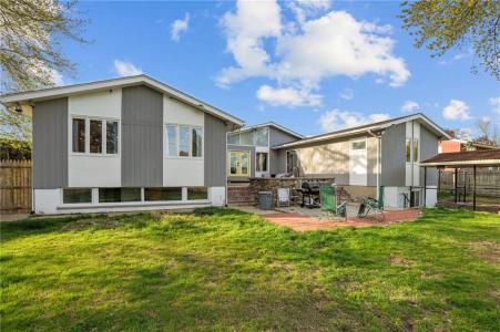 37 Pinewood Drive, North Providence, Rhode Island 02904, États-Unis
