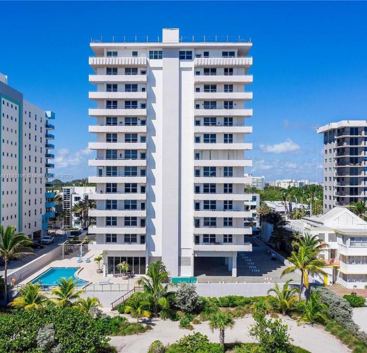 9225 S Collins Ave 411, Surfside, Floryda 33154, USA
