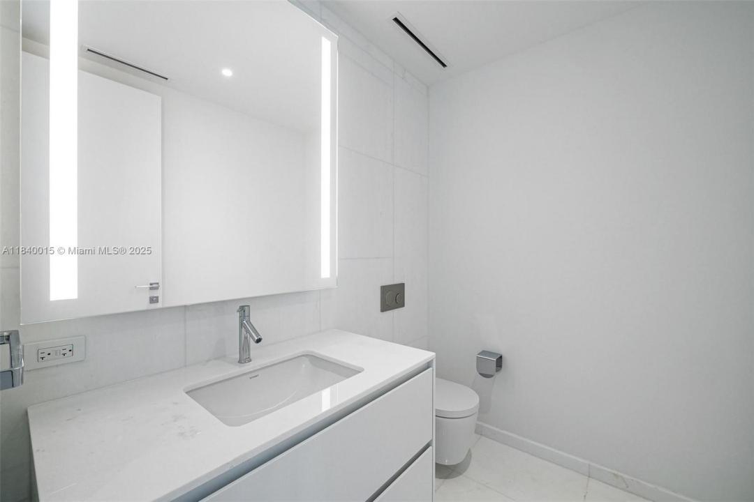 300 Biscayne Boulevard Way 2906W, Miami, 佛罗里达州 33131, 美国