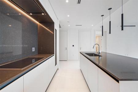 300 Biscayne Boulevard Way 2906W, Miami, Florida 33131, USA