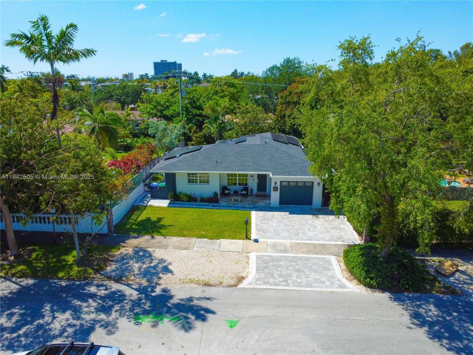 680 NE 81st St, Miami, Florida 33138, USA