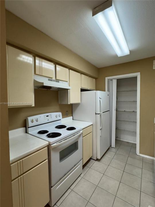 2341 NW 33rd St 405, Oakland Park, Florida 33309, Stati Uniti