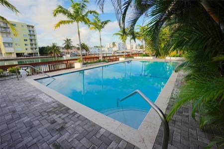 7930 Tatum Waterway Dr 15, Miami Beach, Florida 33141, USA