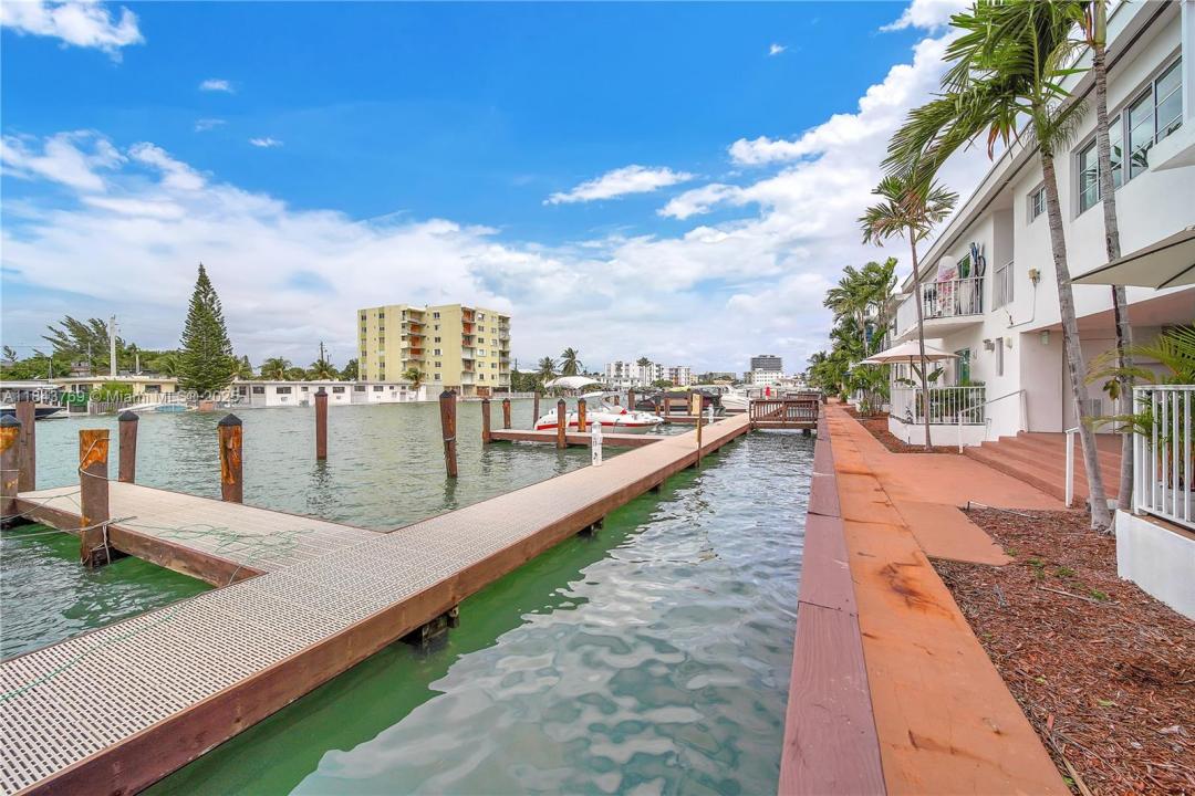 7930 Tatum Waterway Dr 15, Miami Beach, 佛罗里达州 33141, 美国