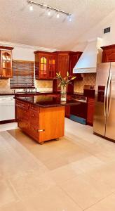 5700 SW 152nd Ct, Miami, Florida 33193, USA