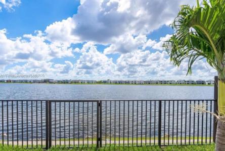 9076 NW 158th St 9076, Miami Lakes, Florida 33018, USA