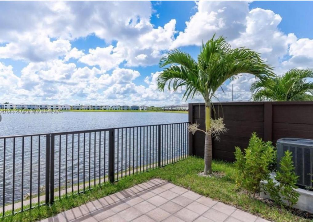 9076 NW 158th St 9076, Miami Lakes, Florida 33018, HOA KỲ