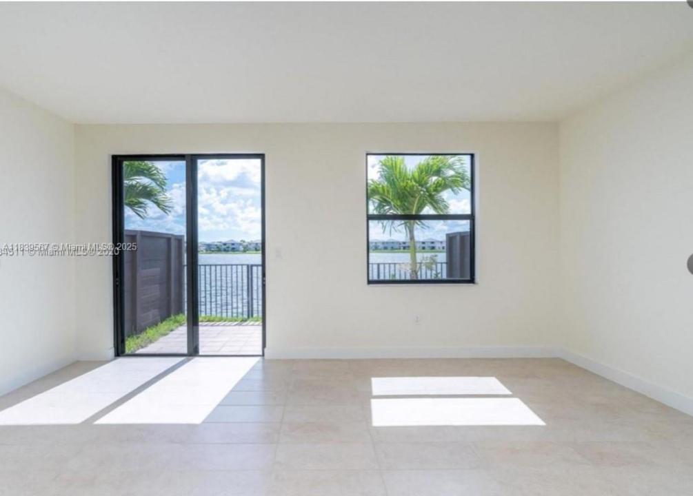 9076 NW 158th St 9076, Miami Lakes, Florida 33018, HOA KỲ