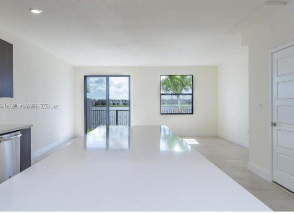 9076 NW 158th St 9076, Miami Lakes, Florida 33018, HOA KỲ
