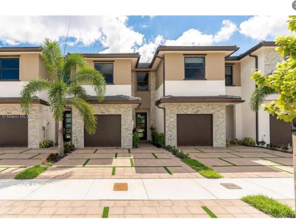 9076 NW 158th St 9076, Miami Lakes, Florida 33018, HOA KỲ