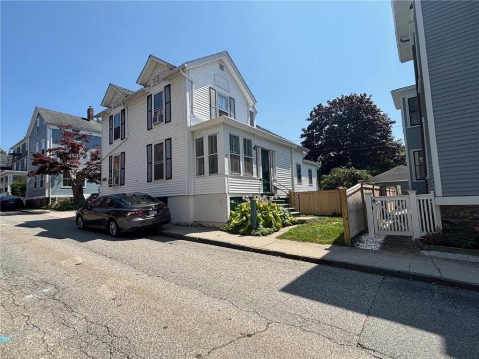 107 Prospect Hill Street 3, Newport, Rhode Island 02840